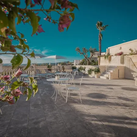 Tufo Bianco Relais 4* Massafra